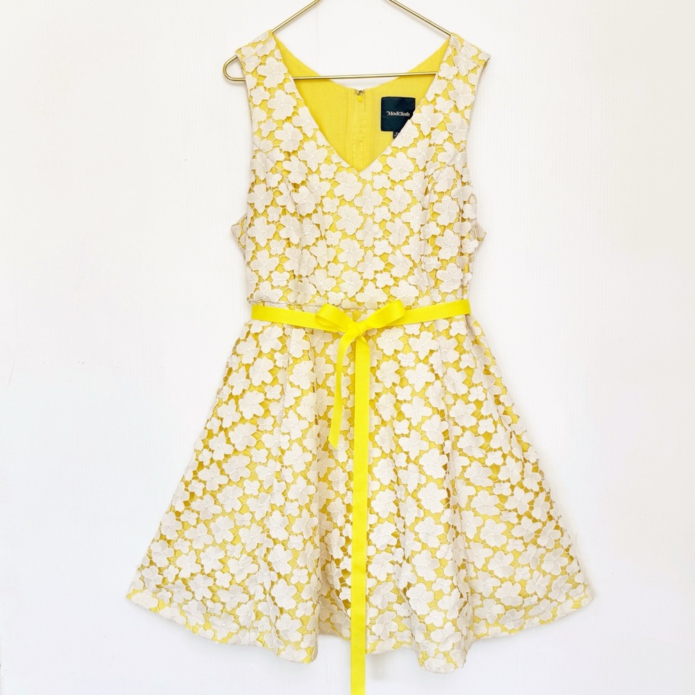 Modcloth Bliss in Attendance Lace Dress sleeveless v neck 2X